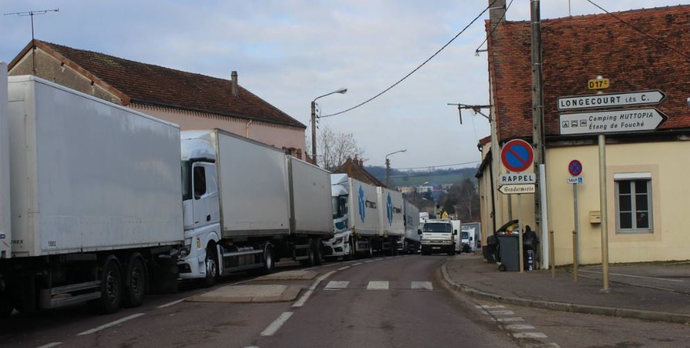 ciężarówki zablokowane na francuskich drogach
